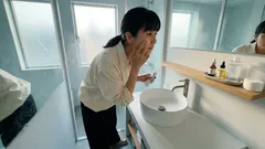 春先のゆらぎ肌はなぜ起こる？角層バリアを守る夜の“置きケア”と日中UV、新作4本の選び方