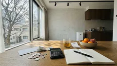 70代夫婦の老後資金は本当に足りる？貯蓄（平均・中央値）と年金・生活費の差で点検する